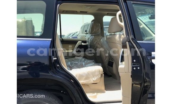 Sayi Imported Toyota Land Cruiser Blue Babbar mota in Import - Dubai a Agadez Sayi Imported Toyota Land Cruiser Blue Babbar mota in Import - Dubai a Agadez