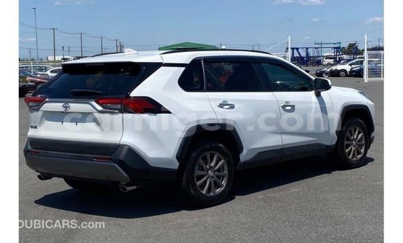 Sayi Imported Toyota Ade White Babbar mota in Import - Dubai a Agadez Sayi Imported Toyota Ade White Babbar mota in Import - Dubai a Agadez