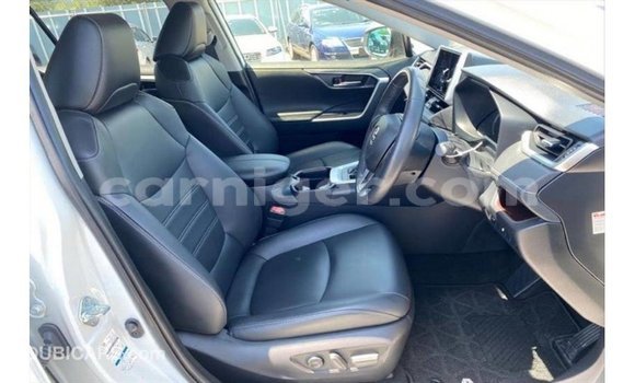 Sayi Imported Toyota Ade White Babbar mota in Import - Dubai a Agadez Sayi Imported Toyota Ade White Babbar mota in Import - Dubai a Agadez