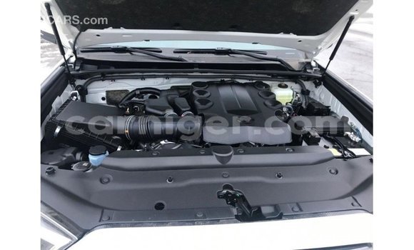 Buy Import Toyota Ade White Truck in Import - Dubai in Agadez Buy Import Toyota Ade White Truck in Import - Dubai in Agadez