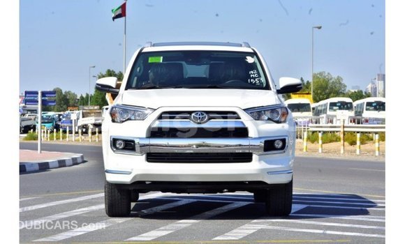 Sayi Imported Toyota Ade White Babbar mota in Import - Dubai a Agadez Sayi Imported Toyota Ade White Babbar mota in Import - Dubai a Agadez