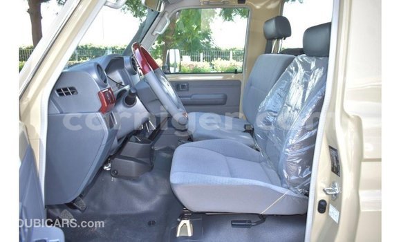 Sayi Imported Toyota Land Cruiser Beige Babbar mota in Import - Dubai a Agadez Sayi Imported Toyota Land Cruiser Beige Babbar mota in Import - Dubai a Agadez