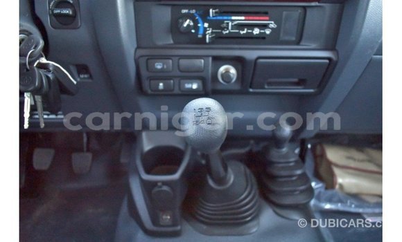 Sayi Imported Toyota Land Cruiser Beige Babbar mota in Import - Dubai a Agadez Sayi Imported Toyota Land Cruiser Beige Babbar mota in Import - Dubai a Agadez