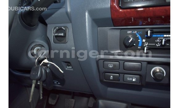 Sayi Imported Toyota Land Cruiser Beige Babbar mota in Import - Dubai a Agadez Sayi Imported Toyota Land Cruiser Beige Babbar mota in Import - Dubai a Agadez