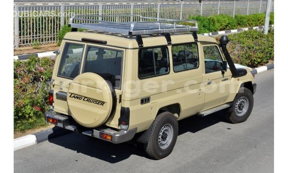 Sayi Imported Toyota Land Cruiser Beige Babbar mota in Import - Dubai a Agadez Sayi Imported Toyota Land Cruiser Beige Babbar mota in Import - Dubai a Agadez