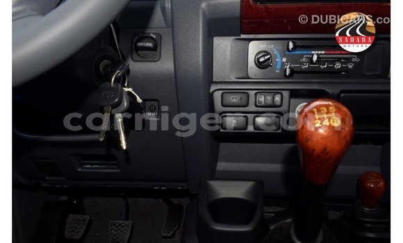 Sayi Imported Toyota Land Cruiser Red Babbar mota in Import - Dubai a Agadez Sayi Imported Toyota Land Cruiser Red Babbar mota in Import - Dubai a Agadez