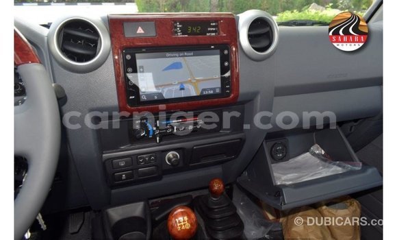 Sayi Imported Toyota Land Cruiser Red Babbar mota in Import - Dubai a Agadez Sayi Imported Toyota Land Cruiser Red Babbar mota in Import - Dubai a Agadez