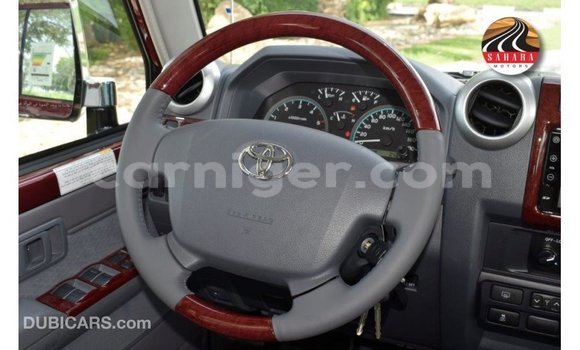 Sayi Imported Toyota Land Cruiser Red Babbar mota in Import - Dubai a Agadez Sayi Imported Toyota Land Cruiser Red Babbar mota in Import - Dubai a Agadez