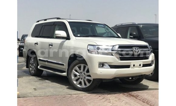 Acheter Import Utilitaire Toyota Land Cruiser Blanc à Import - Dubai, Agadez Acheter Import Utilitaire Toyota Land Cruiser Blanc à Import - Dubai, Agadez