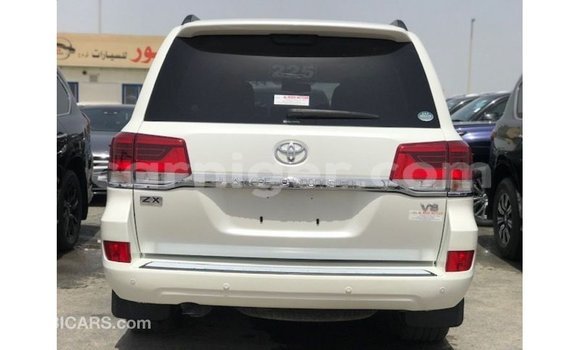 Acheter Import Utilitaire Toyota Land Cruiser Blanc à Import - Dubai, Agadez Acheter Import Utilitaire Toyota Land Cruiser Blanc à Import - Dubai, Agadez