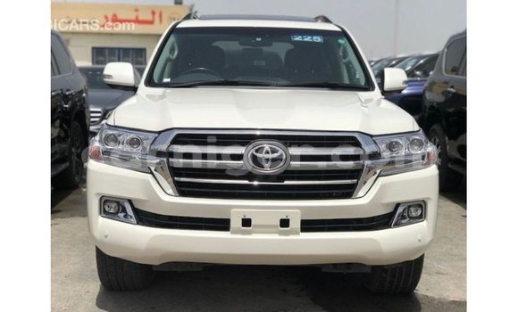 Acheter Import Utilitaire Toyota Land Cruiser Blanc à Import - Dubai, Agadez Acheter Import Utilitaire Toyota Land Cruiser Blanc à Import - Dubai, Agadez