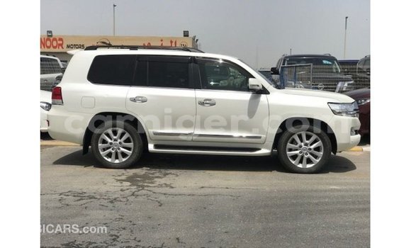 Acheter Import Utilitaire Toyota Land Cruiser Blanc à Import - Dubai, Agadez Acheter Import Utilitaire Toyota Land Cruiser Blanc à Import - Dubai, Agadez