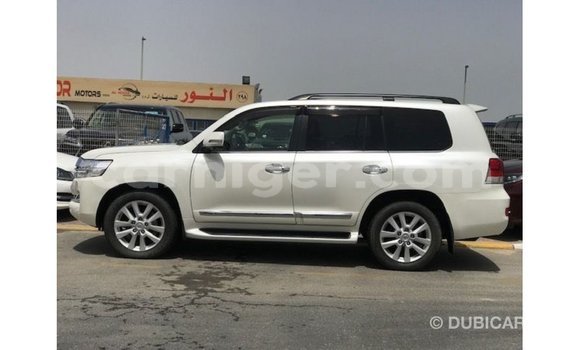 Acheter Import Utilitaire Toyota Land Cruiser Blanc à Import - Dubai, Agadez Acheter Import Utilitaire Toyota Land Cruiser Blanc à Import - Dubai, Agadez