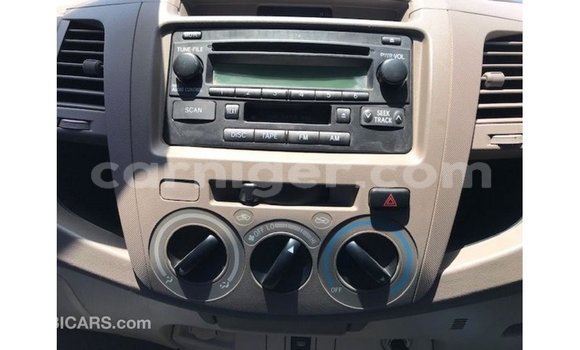 Acheter Import Voiture Toyota Hilux Noir à Import - Dubai, Agadez Acheter Import Voiture Toyota Hilux Noir à Import - Dubai, Agadez
