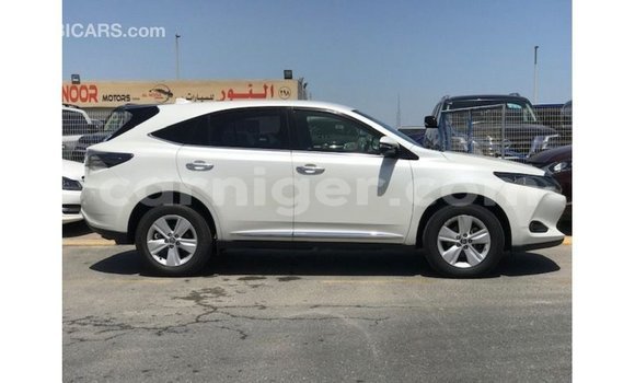 Sayi Imported Toyota Harrier White Mota in Import - Dubai a Agadez Sayi Imported Toyota Harrier White Mota in Import - Dubai a Agadez