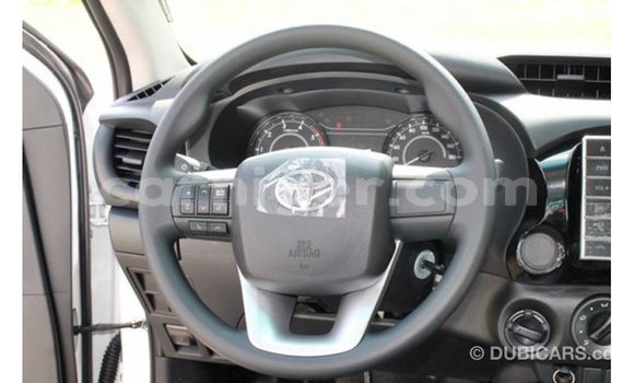 Buy Import Toyota Hilux White Car in Import - Dubai in Agadez Buy Import Toyota Hilux White Car in Import - Dubai in Agadez