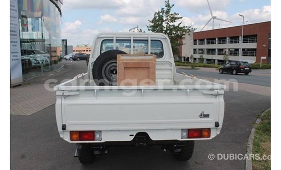 Buy Import Toyota Land Cruiser White Truck in Import - Dubai in Agadez Buy Import Toyota Land Cruiser White Truck in Import - Dubai in Agadez