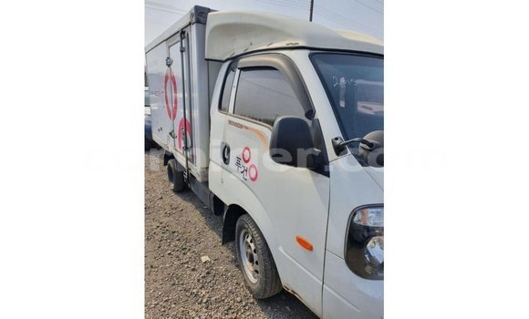 Acheter Import Voiture Kia Carens Blanc à Import - Dubai, Agadez Acheter Import Voiture Kia Carens Blanc à Import - Dubai, Agadez