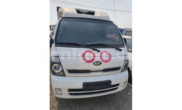 Acheter Import Voiture Kia Carens Blanc à Import - Dubai, Agadez Acheter Import Voiture Kia Carens Blanc à Import - Dubai, Agadez