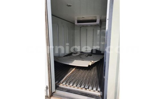 Acheter Import Voiture Kia Carens Blanc à Import - Dubai, Agadez Acheter Import Voiture Kia Carens Blanc à Import - Dubai, Agadez