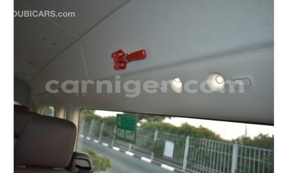 Sayi Imported Toyota Hiace Blue Mota in Import - Dubai a Agadez Sayi Imported Toyota Hiace Blue Mota in Import - Dubai a Agadez