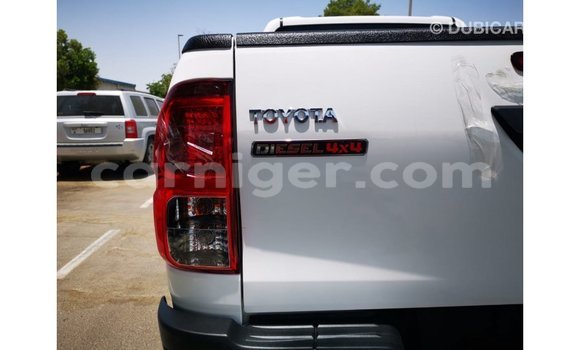 Buy Import Toyota Hilux White Car in Import - Dubai in Agadez Buy Import Toyota Hilux White Car in Import - Dubai in Agadez