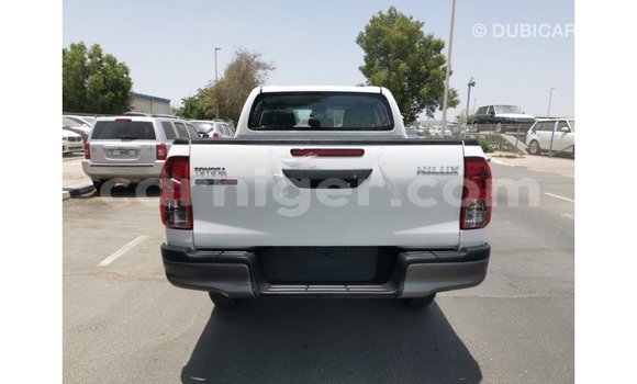 Buy Import Toyota Hilux White Car in Import - Dubai in Agadez Buy Import Toyota Hilux White Car in Import - Dubai in Agadez
