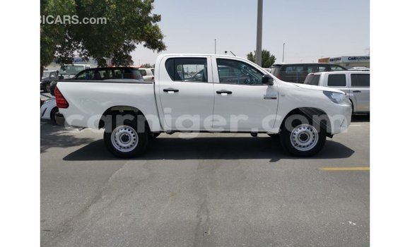 Buy Import Toyota Hilux White Car in Import - Dubai in Agadez Buy Import Toyota Hilux White Car in Import - Dubai in Agadez