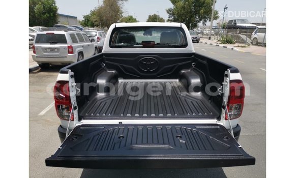 Buy Import Toyota Hilux White Car in Import - Dubai in Agadez Buy Import Toyota Hilux White Car in Import - Dubai in Agadez