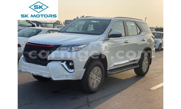 Sayi Imported Toyota Fortuner White Mota in Import - Dubai a Agadez Sayi Imported Toyota Fortuner White Mota in Import - Dubai a Agadez