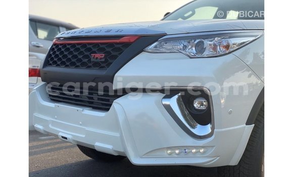 Sayi Imported Toyota Fortuner White Mota in Import - Dubai a Agadez Sayi Imported Toyota Fortuner White Mota in Import - Dubai a Agadez
