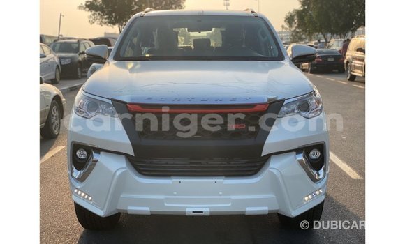 Sayi Imported Toyota Fortuner White Mota in Import - Dubai a Agadez Sayi Imported Toyota Fortuner White Mota in Import - Dubai a Agadez