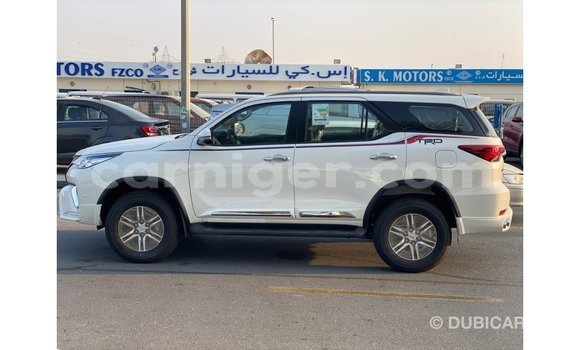 Sayi Imported Toyota Fortuner White Mota in Import - Dubai a Agadez Sayi Imported Toyota Fortuner White Mota in Import - Dubai a Agadez