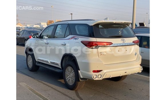 Sayi Imported Toyota Fortuner White Mota in Import - Dubai a Agadez Sayi Imported Toyota Fortuner White Mota in Import - Dubai a Agadez