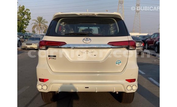 Sayi Imported Toyota Fortuner White Mota in Import - Dubai a Agadez Sayi Imported Toyota Fortuner White Mota in Import - Dubai a Agadez
