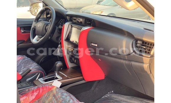 Sayi Imported Toyota Fortuner White Mota in Import - Dubai a Agadez Sayi Imported Toyota Fortuner White Mota in Import - Dubai a Agadez
