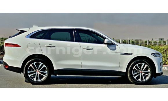 Sayi Imported Jaguar F-Pace White Mota in Import - Dubai a Agadez Sayi Imported Jaguar F-Pace White Mota in Import - Dubai a Agadez
