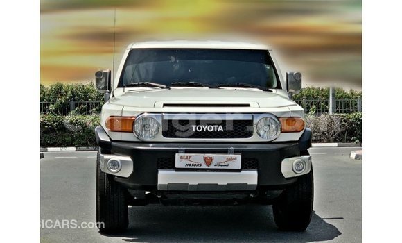 Sayi Imported Toyota FJ Cruiser White Mota in Import - Dubai a Agadez Sayi Imported Toyota FJ Cruiser White Mota in Import - Dubai a Agadez