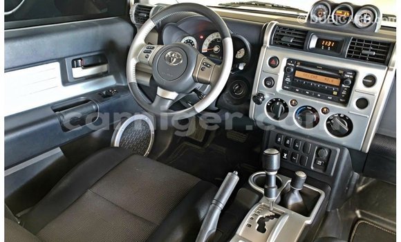 Sayi Imported Toyota FJ Cruiser White Mota in Import - Dubai a Agadez Sayi Imported Toyota FJ Cruiser White Mota in Import - Dubai a Agadez