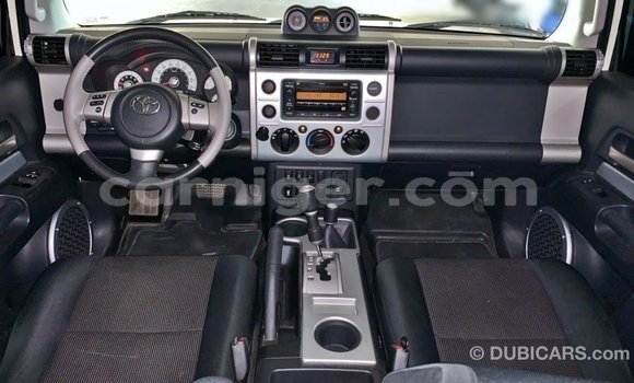 Sayi Imported Toyota FJ Cruiser White Mota in Import - Dubai a Agadez Sayi Imported Toyota FJ Cruiser White Mota in Import - Dubai a Agadez