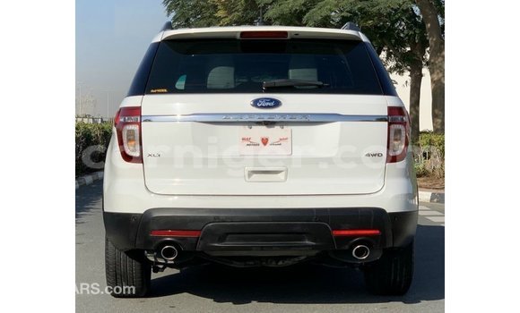 Sayi Imported Ford Explorer White Mota in Import - Dubai a Agadez Sayi Imported Ford Explorer White Mota in Import - Dubai a Agadez