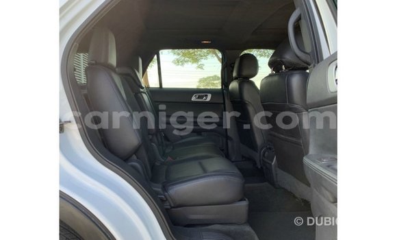Sayi Imported Ford Explorer White Mota in Import - Dubai a Agadez Sayi Imported Ford Explorer White Mota in Import - Dubai a Agadez