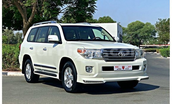 Sayi Imported Toyota Land Cruiser White Babbar mota in Import - Dubai a Agadez Sayi Imported Toyota Land Cruiser White Babbar mota in Import - Dubai a Agadez
