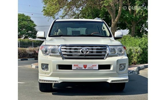 Sayi Imported Toyota Land Cruiser White Babbar mota in Import - Dubai a Agadez Sayi Imported Toyota Land Cruiser White Babbar mota in Import - Dubai a Agadez
