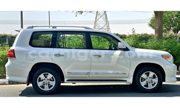 Sayi Imported Toyota Land Cruiser White Babbar mota in Import - Dubai a Agadez Sayi Imported Toyota Land Cruiser White Babbar mota in Import - Dubai a Agadez