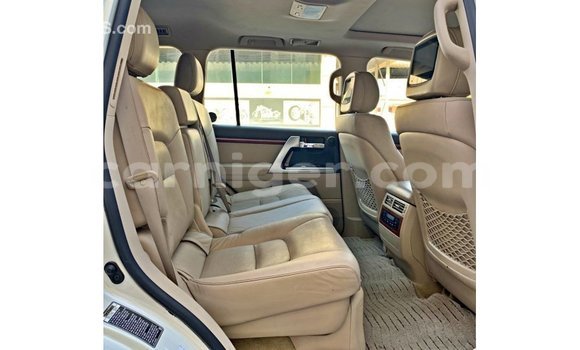 Sayi Imported Toyota Land Cruiser White Babbar mota in Import - Dubai a Agadez Sayi Imported Toyota Land Cruiser White Babbar mota in Import - Dubai a Agadez