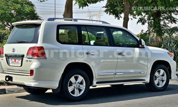Sayi Imported Toyota Land Cruiser White Babbar mota in Import - Dubai a Agadez Sayi Imported Toyota Land Cruiser White Babbar mota in Import - Dubai a Agadez