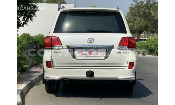Sayi Imported Toyota Land Cruiser White Babbar mota in Import - Dubai a Agadez Sayi Imported Toyota Land Cruiser White Babbar mota in Import - Dubai a Agadez