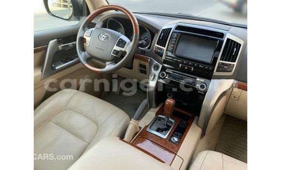 Sayi Imported Toyota Land Cruiser White Babbar mota in Import - Dubai a Agadez Sayi Imported Toyota Land Cruiser White Babbar mota in Import - Dubai a Agadez