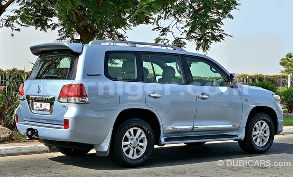Sayi Imported Toyota Land Cruiser Blue Babbar mota in Import - Dubai a Agadez Sayi Imported Toyota Land Cruiser Blue Babbar mota in Import - Dubai a Agadez